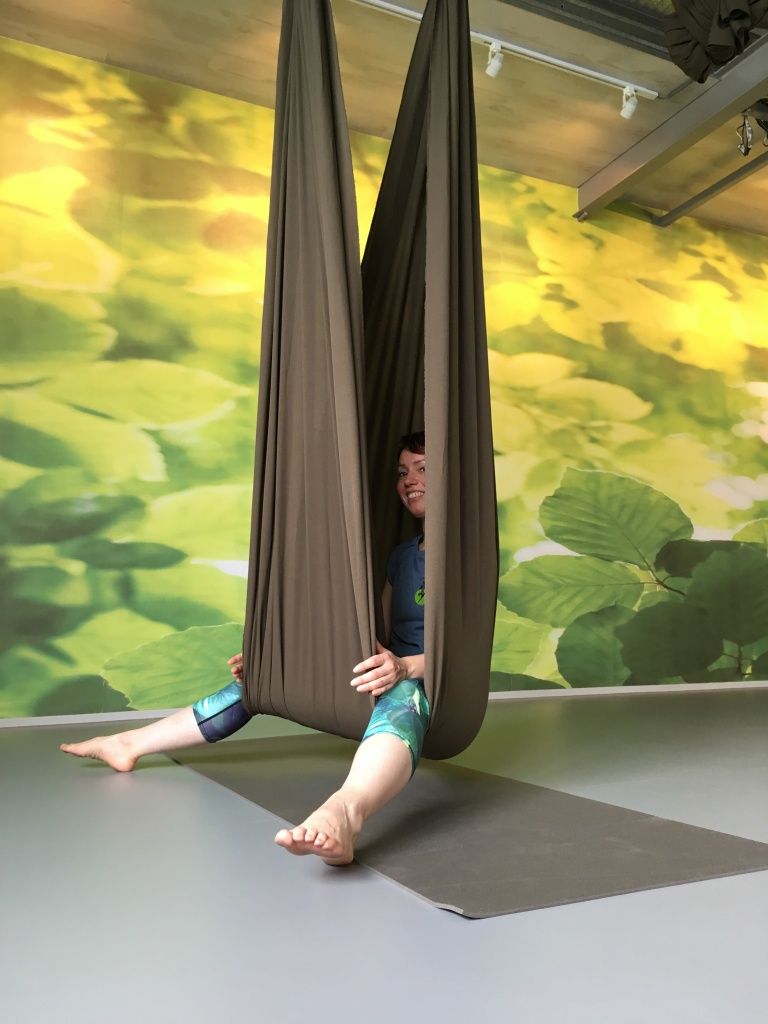twijfel Rechtzetten Maakte zich klaar Aerial Yoga Restorative - herstellende hangmat yoga | Aerial Yoga Ede